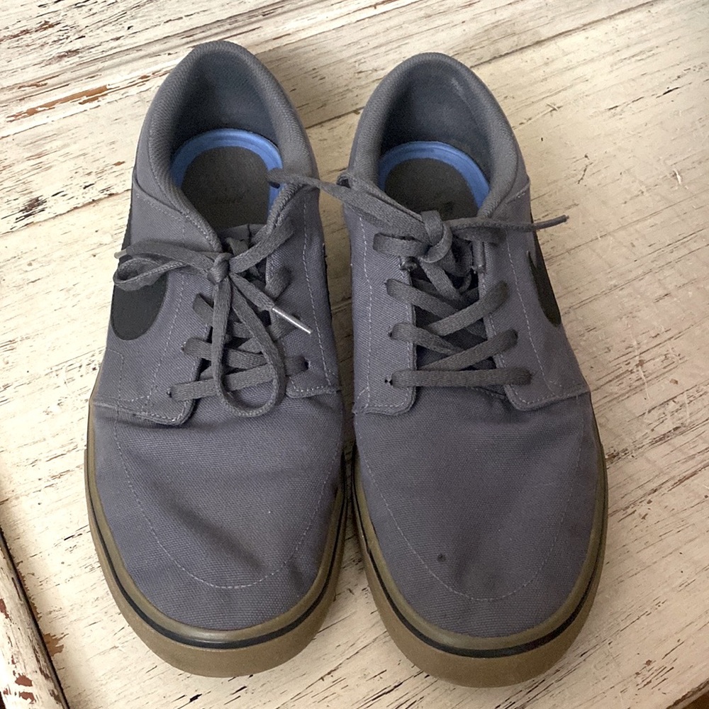 NIKE SB Solarsoft Portmore Men’s Dark Grey Gum Sneakers Size 12